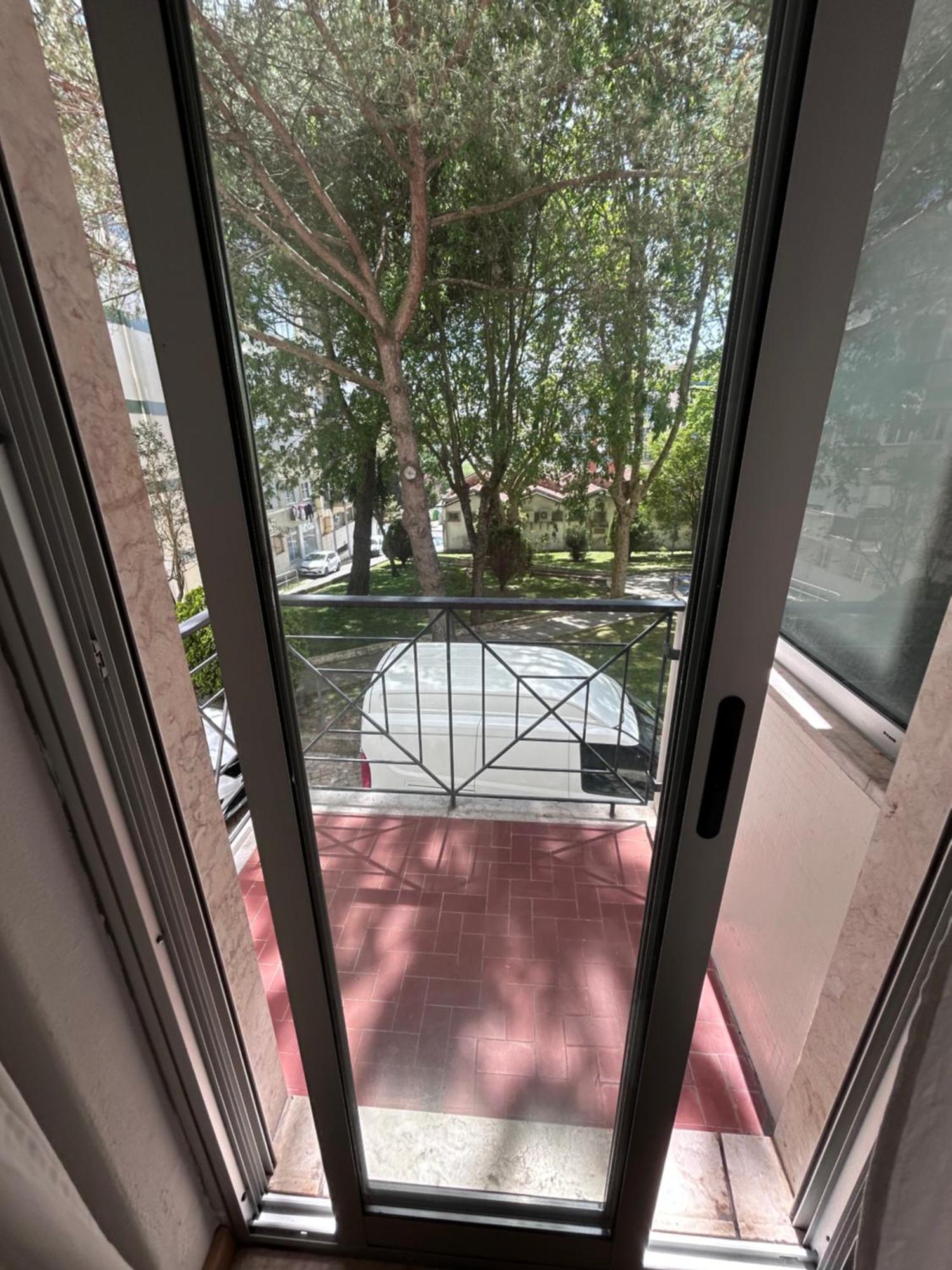 Apartamento Acolhedor Em Queluz Luaran gambar
